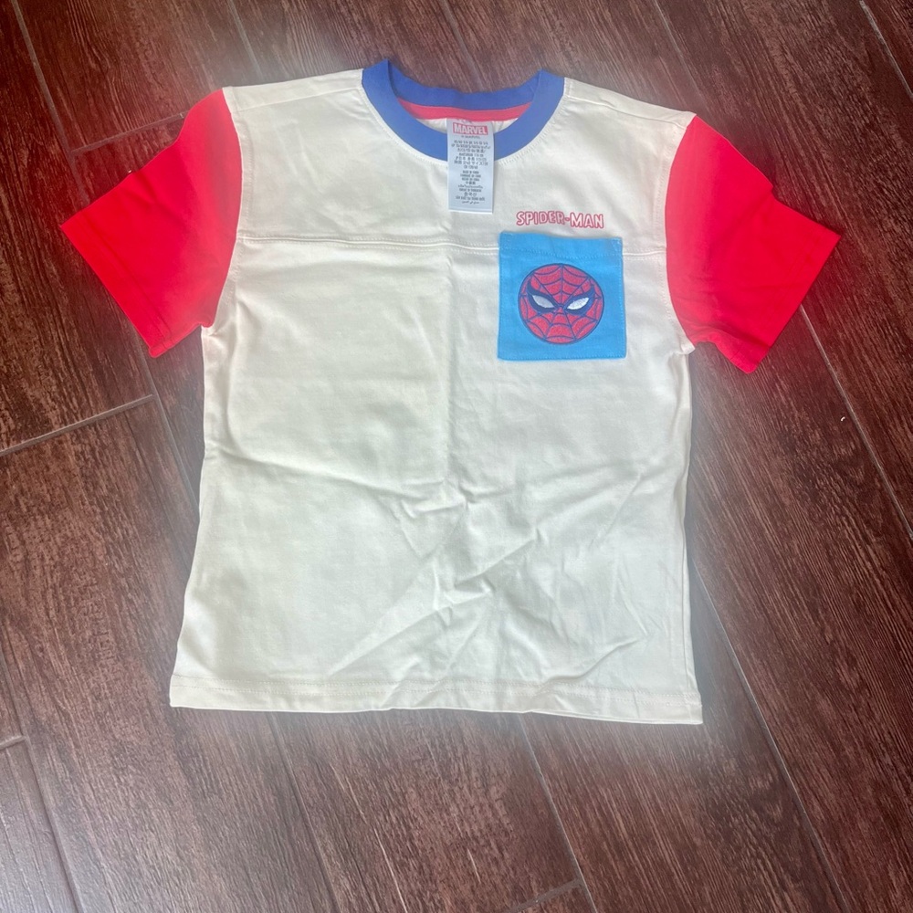 Marvel Spiderman Red and Cream Short Sleeve Tee Size 5/6 NWOT